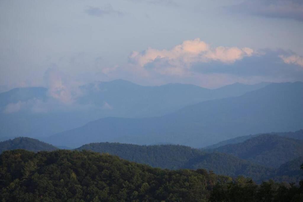 View! Private! Hot Tub,Pool Table,Fireplace,Relax! Sevierville Exteriör bild