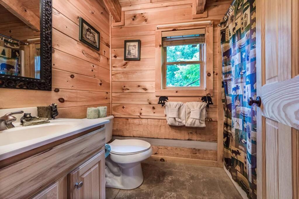 View! Private! Hot Tub,Pool Table,Fireplace,Relax! Sevierville Exteriör bild