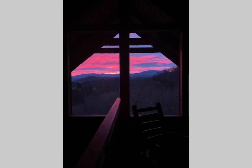 View! Private! Hot Tub,Pool Table,Fireplace,Relax! Sevierville Exteriör bild